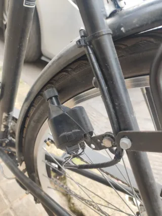 Bicicleta BTWIN Negra con Cesta