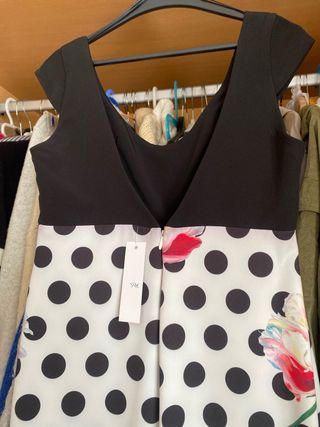 Vestido largo negro y lunares