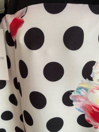 Vestido largo negro y lunares