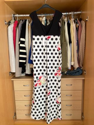 Vestido largo negro y lunares