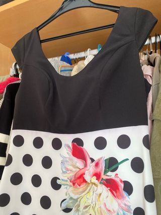 Vestido largo negro y lunares