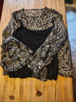 Blusa transparente con camiseta de tirantes