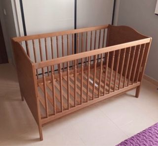 Cuna de bebé de madera