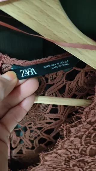 Vestido Zara encaje y plisado nuevo con etiqueta
