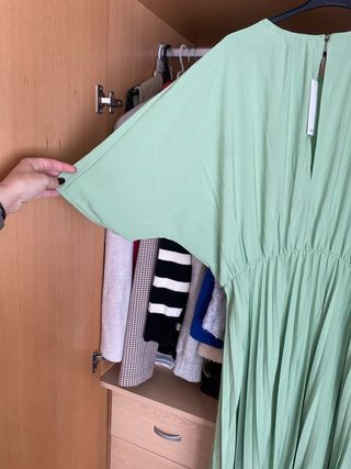 Vestido midi verde plisado talla L