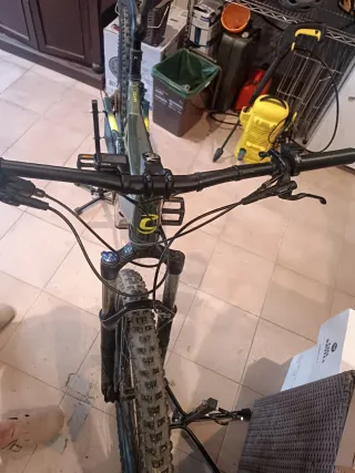 Bicicleta Eléctrica Cannondale MTB (Talla M)