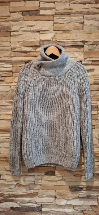 Jersey Koröshi gris cuello alto