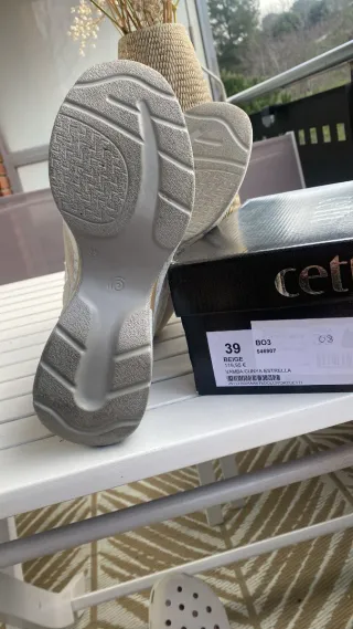 Zapatillas Cetti Beige y Dorado Nuevas