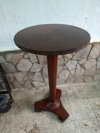 Mesa alta de madera de calidad