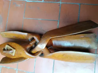 Mesa auxiliar madera africana 3 patas