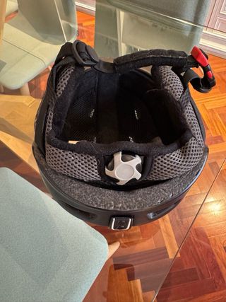 Casco de esquí negro con soporte GoPro