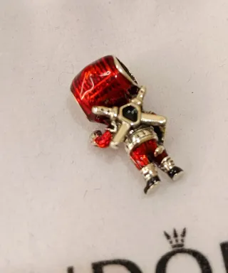 Charm Pandora Deadpool Rojo y Plateado