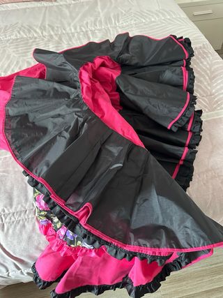 Falda flamenca volantes flores fucsia