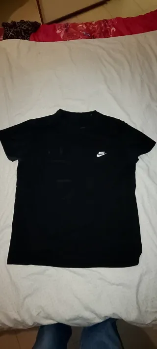 Lotto abbigliamento Nike, Armani e altre