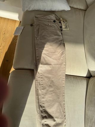 Pantalón N*V3 Beige Talla 30. Sin estrenar.