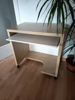 Mesa escritorio ordenador con ruedas
