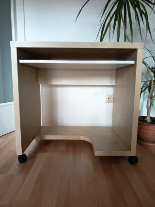 Mesa escritorio ordenador con ruedas