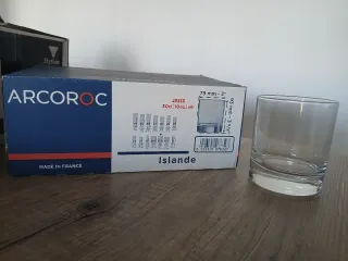 Lote de vasos y copas para chupitos.