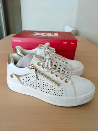 Zapatillas Xti Blancas y Doradas