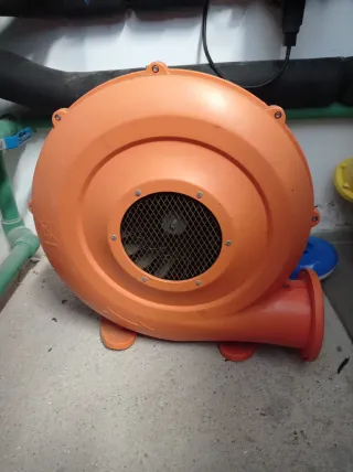 Castillo hinchable infantil con tobogán