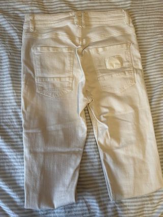 Pantalón vaquero blanco Zara roto blanco