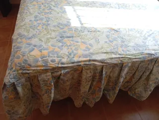 Cabezal de cama 1.80 y fundas de cojines y edredon