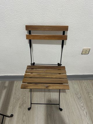 Mesa madera y metal y 2 sillas