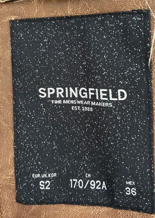 Chaqueta polipiel marrón con capucha