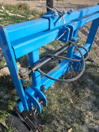 Desplazador hidráulico para aperos