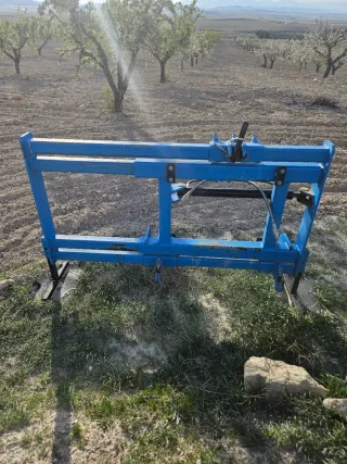 Desplazador hidráulico para aperos