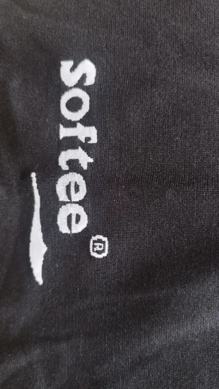 Camiseta térmica Softee negra sin estrenar.