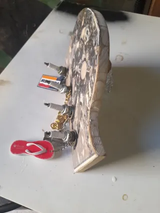 Cuelga llaves moto con llaveros