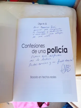 Libro confesiones de una policía