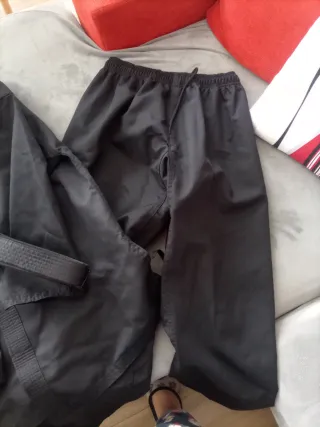 Kimono Karate Negro con Cinturón