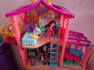 Casa Enchantimals con muñecas
