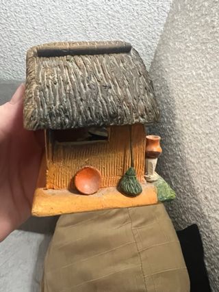 Figura Belén Casita Pintada a Mano