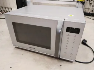 Microondas Panasonic 23L Modelo NN-K36HMM