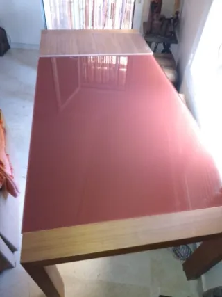 Mesa extensible de cristal y madera