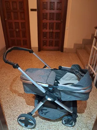 Silla de paseo bebé gris