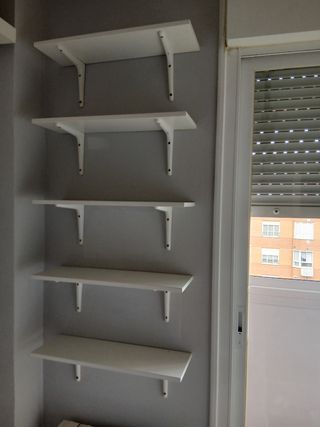 Estanterías blancas las 5 a 10 €