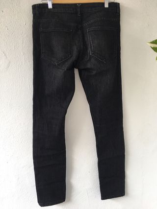 Pantalón chico super skinny negro