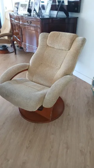 Due poltrone relax girevoli beige