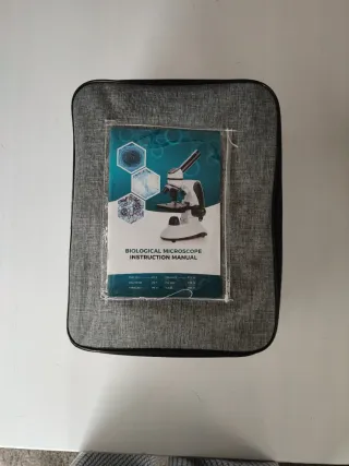 Microscopio Biológico con Manual