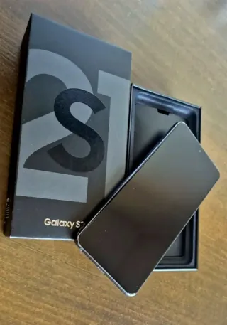 Samsung Galaxy S21 5G 256GB con fundas