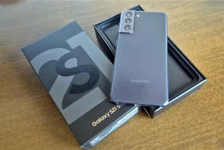 Samsung Galaxy S21 5G 256GB con fundas