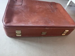 Maleta vintage de cuero marrón