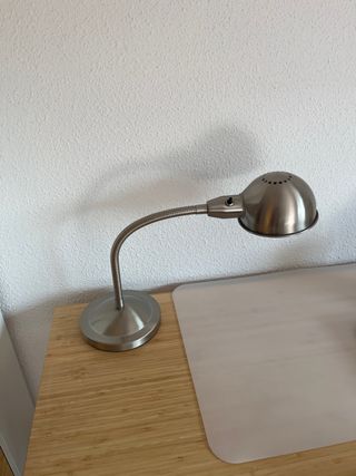 Lámpara de escritorio IKEA flexible