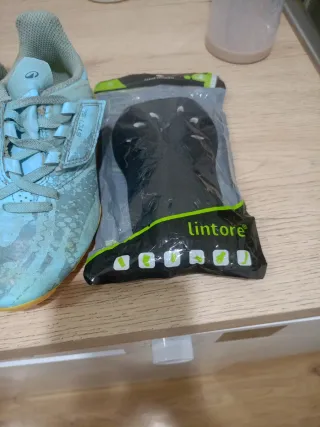 Botas multitacos y 2 pares espinilleras