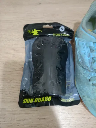 Botas multitacos y 2 pares espinilleras