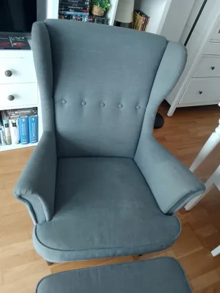 Sillón orejero y puf gris Ikea